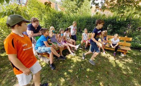 Reichenbacher Kinder gemeinsam in einem Park